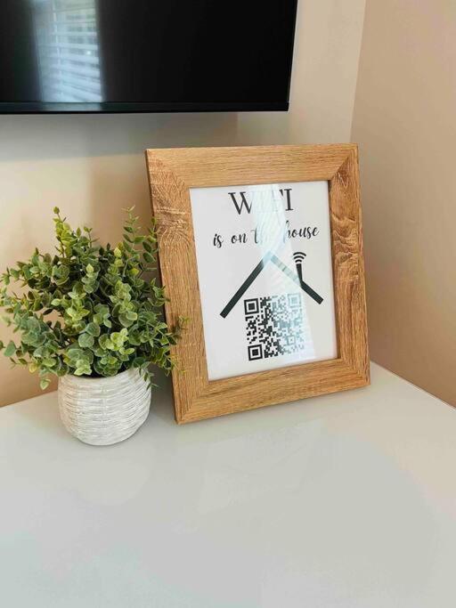 One-Of-A-Kind Smart, Cookie Themed Home For Up To 6 Clarksville Bagian luar foto
