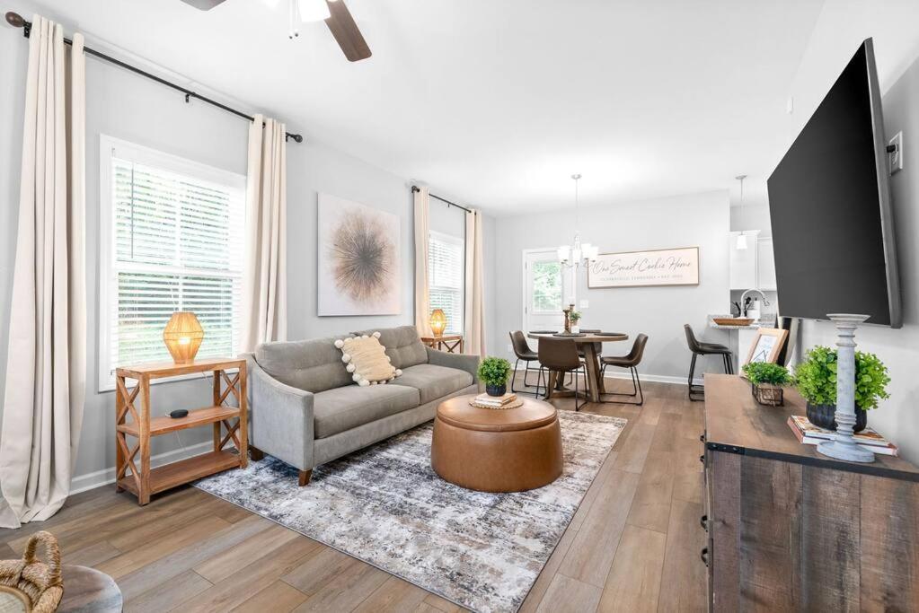 One-Of-A-Kind Smart, Cookie Themed Home For Up To 6 Clarksville Bagian luar foto