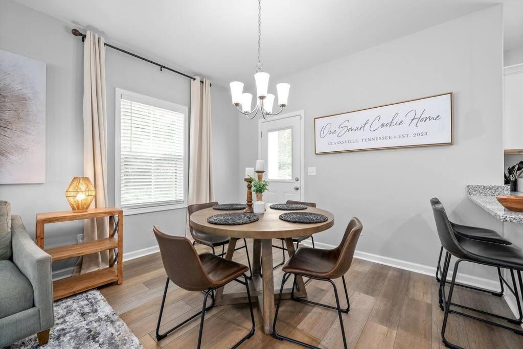 One-Of-A-Kind Smart, Cookie Themed Home For Up To 6 Clarksville Bagian luar foto