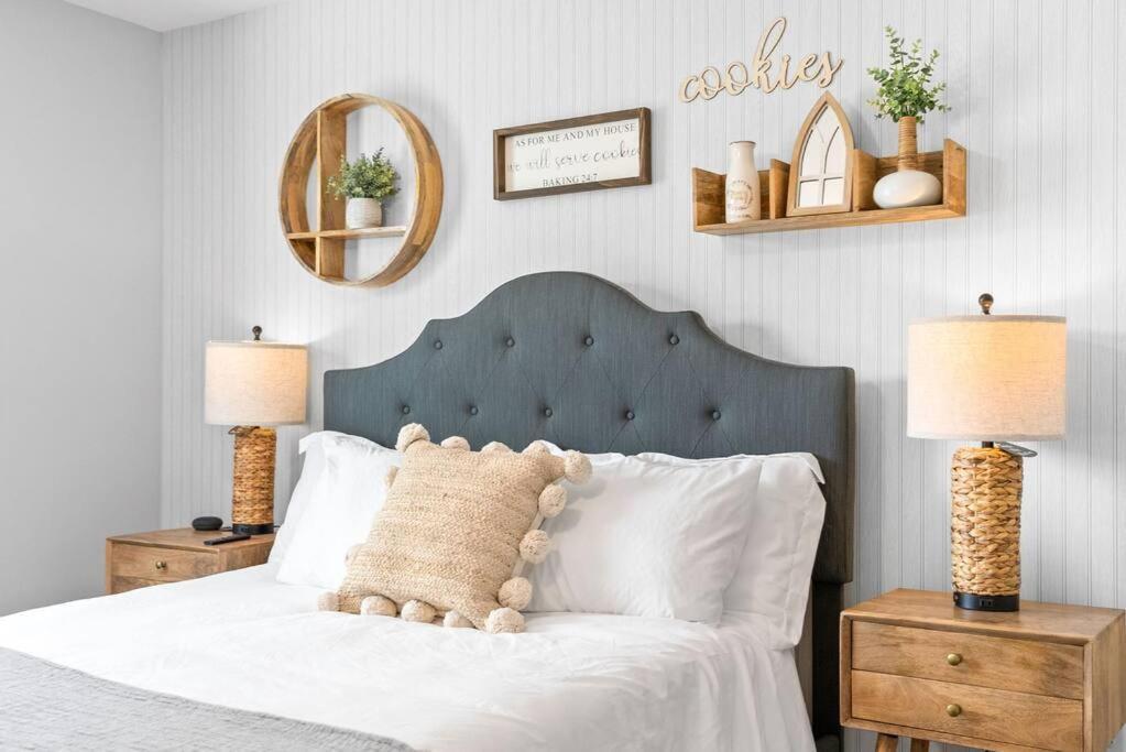 One-Of-A-Kind Smart, Cookie Themed Home For Up To 6 Clarksville Bagian luar foto