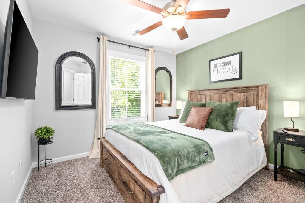 One-Of-A-Kind Smart, Cookie Themed Home For Up To 6 Clarksville Bagian luar foto