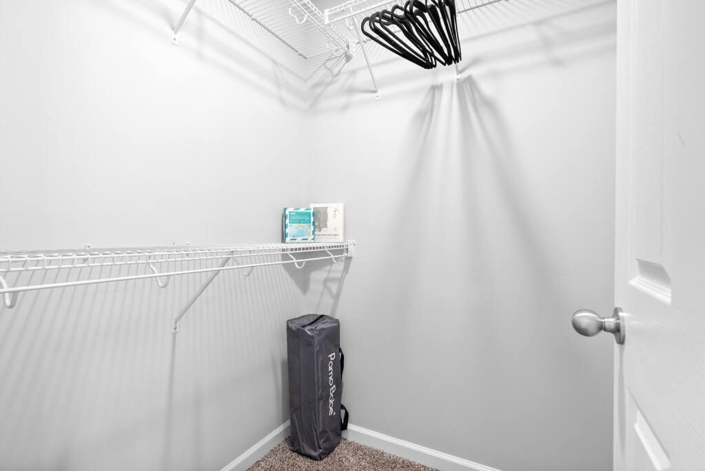 One-Of-A-Kind Smart, Cookie Themed Home For Up To 6 Clarksville Bagian luar foto
