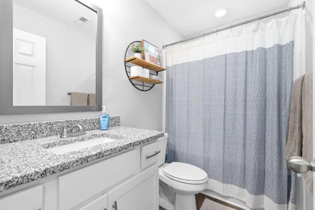 One-Of-A-Kind Smart, Cookie Themed Home For Up To 6 Clarksville Bagian luar foto