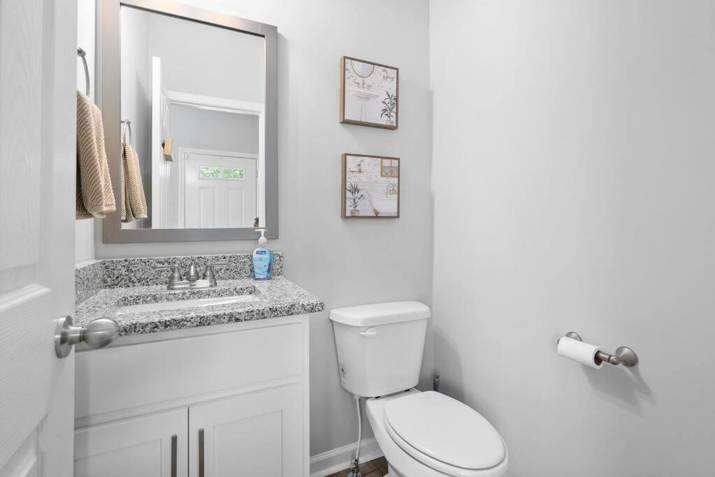 One-Of-A-Kind Smart, Cookie Themed Home For Up To 6 Clarksville Bagian luar foto