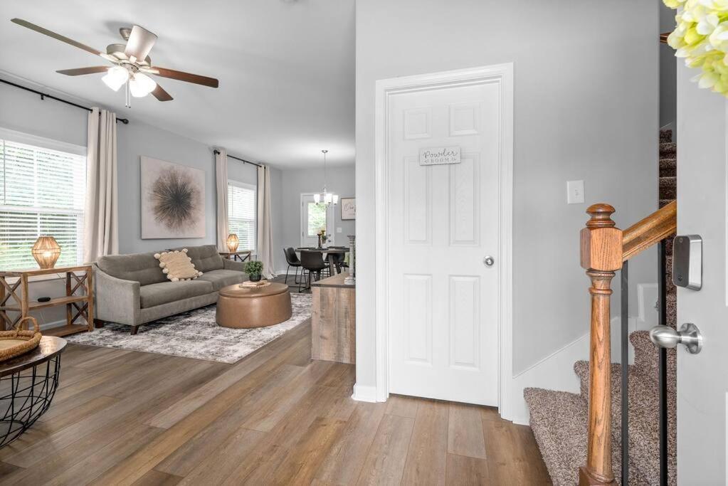 One-Of-A-Kind Smart, Cookie Themed Home For Up To 6 Clarksville Bagian luar foto