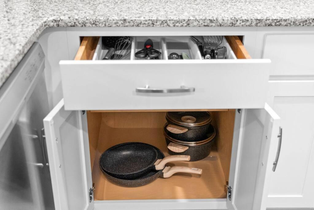 One-Of-A-Kind Smart, Cookie Themed Home For Up To 6 Clarksville Bagian luar foto